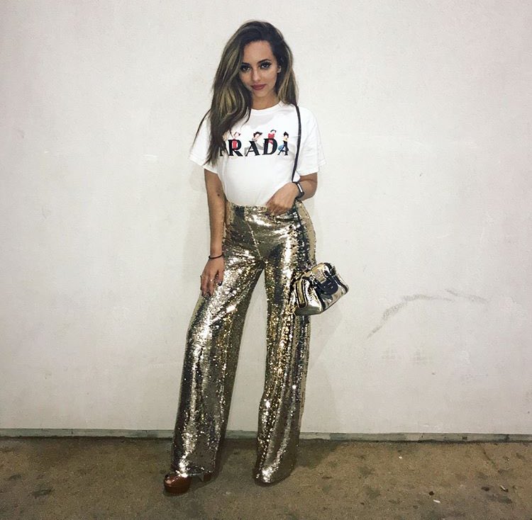 ANYAFCK's tweet photo. If I can find stretchy gold glitter pants for every term of this pregnancy then I’ll be content https://t.co/VRDj1guhJ3