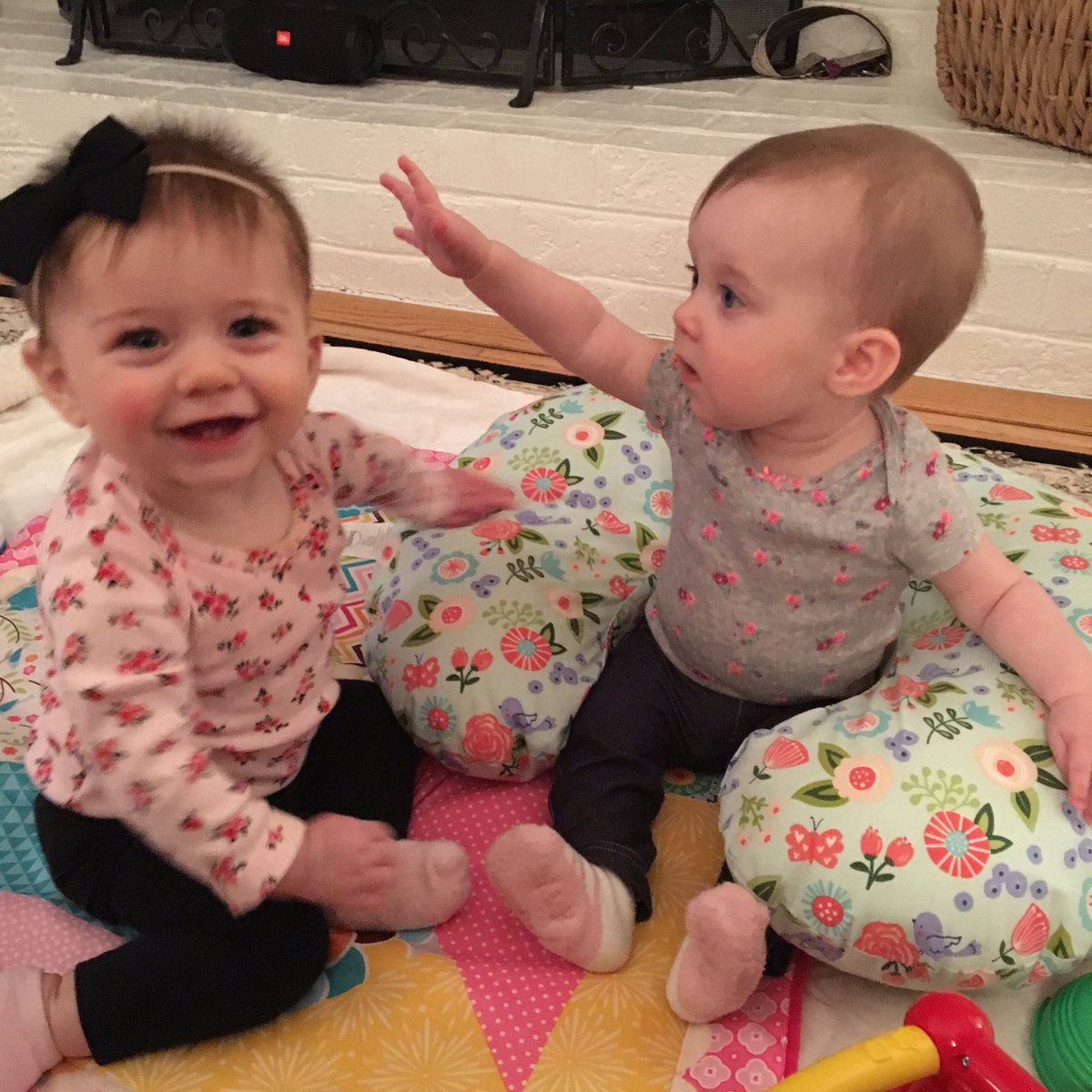 _hannahyoder's tweet photo. Baby besties 💕 #HarperAndEloise https://t.co/pGUWkuotaO