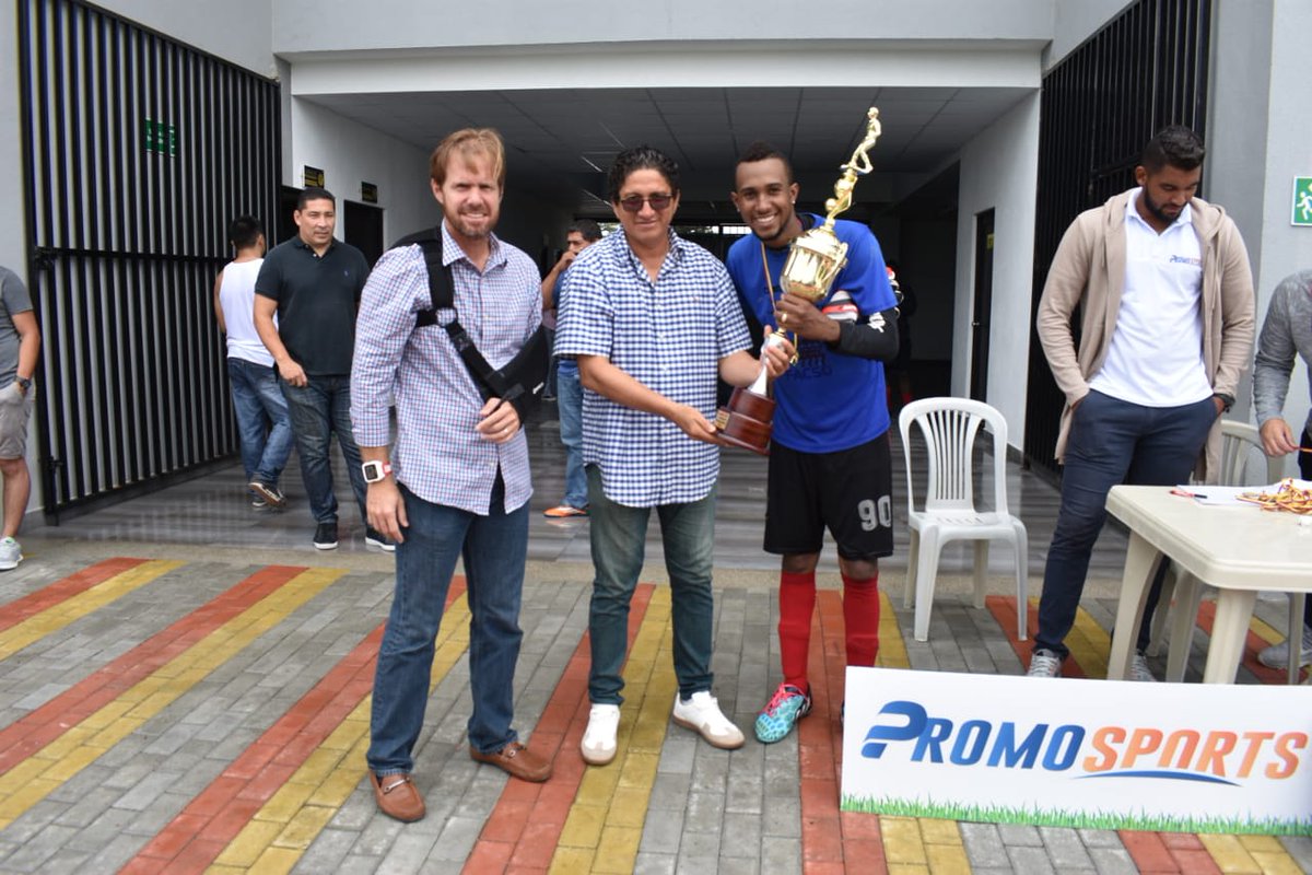 PromoSports_ec's tweet photo. Gracias a las Universidades: 🎉🏆⚽️
#UTB 🥉Universidad Técnica de Babahoyo, #UPS Universidad Técnica Salesiana, #UCSG 🥈Universidad Católica Santiago De Guayaquil y a la #FACSO Facultad De Comunicación Social de la Universidad Guayaquil. https://t.co/YjlNse2vc0