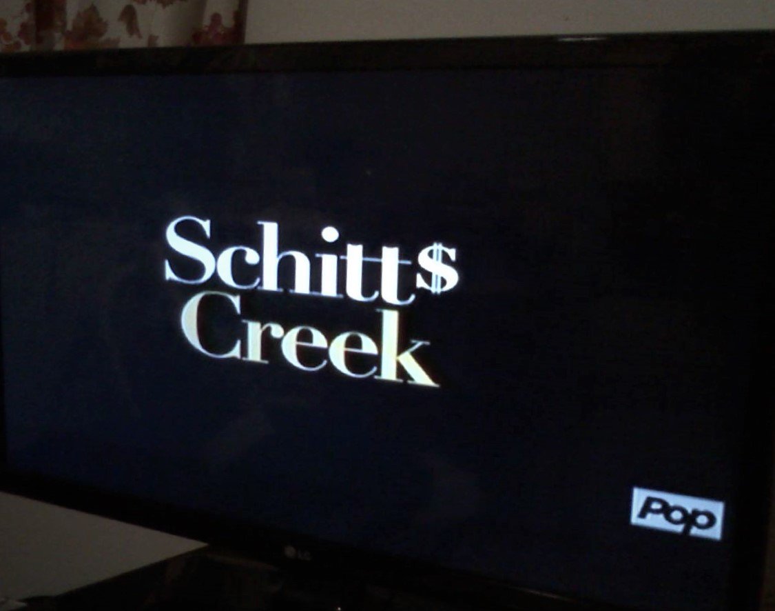 MISSCOOKIE1223's tweet photo. 🇨🇦#SchittsCreek 
🇺🇸#SchittsCreekPOP !
📺#POPTV  #SCS4

🎶🎷#SmoothJazz Playing In; #RoseApothecary  
It's those little nuances I Cant get Enough Of,  LOVE IT! ❤️ https://t.co/dCs6NI3mK5