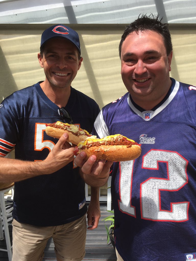 Enjoying our Super Bowl Monday with the <a href="/juicefizzle/">Juice</a> famous Chilli Dog recipe <a href="/tonybonge/">Tony Bongiorno</a> #superbowllii #eagles #patriots #urlacher