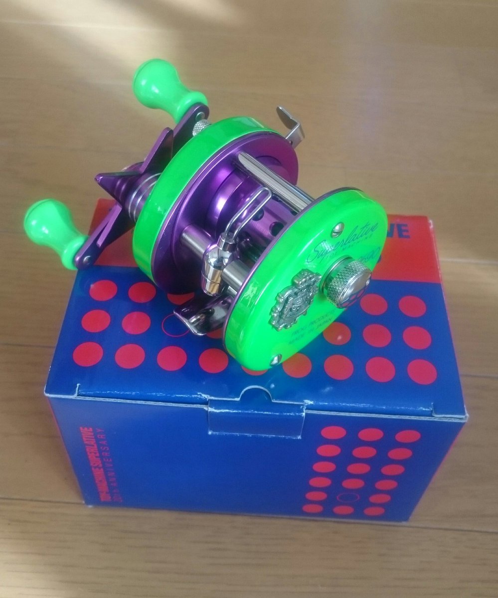 Ramuki 嫁さんからの誕プレ アラフォー突入した辺りから やたらと優しくなっていて怖いんですけど とにかく嬉しい Katanaに合わせてみたけど めちゃくちゃ派手だな フロッグプロダクツ トイマシーン スーパーレイティブ T Co Lxvwtqn23l