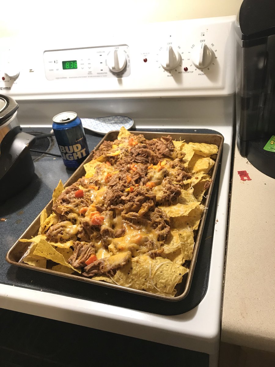 heimlich_jake's tweet photo. Halftime snack? #gradeit @GordonRamsay https://t.co/R9SowIvU7t