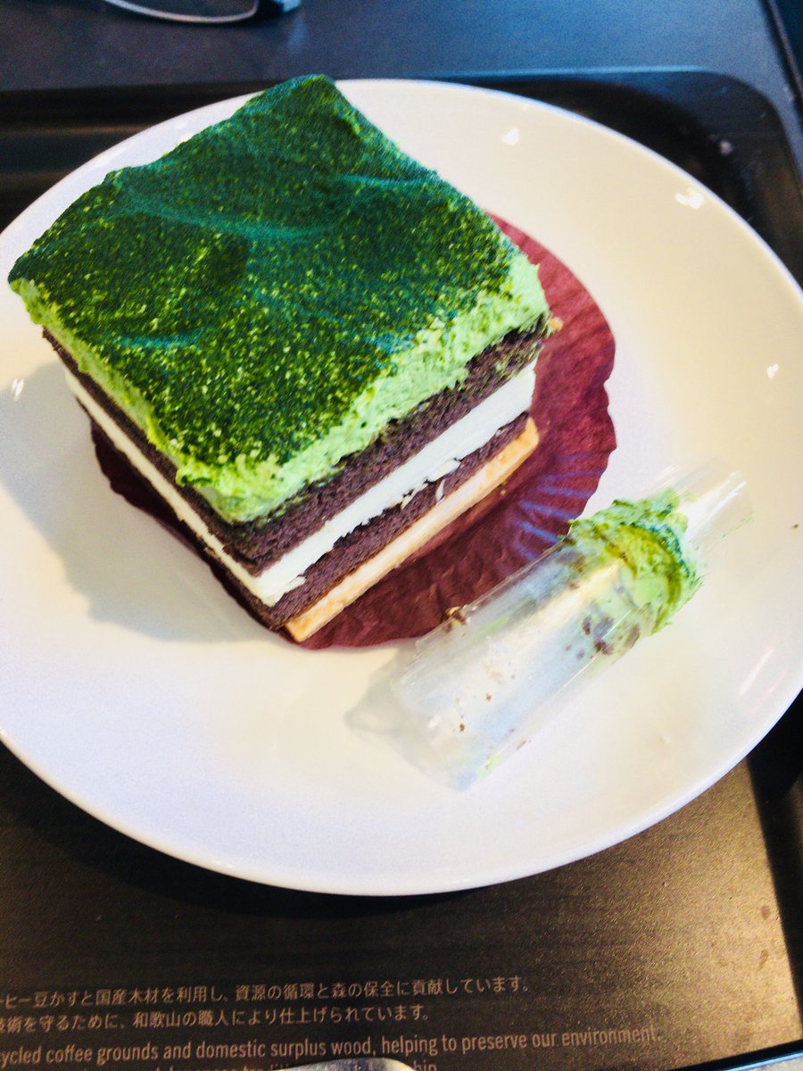 おおひなたごう 東村アキコに教えてもらったケーキの周りのフィルムをフォークでクルクル巻き取る方法を実践してみた