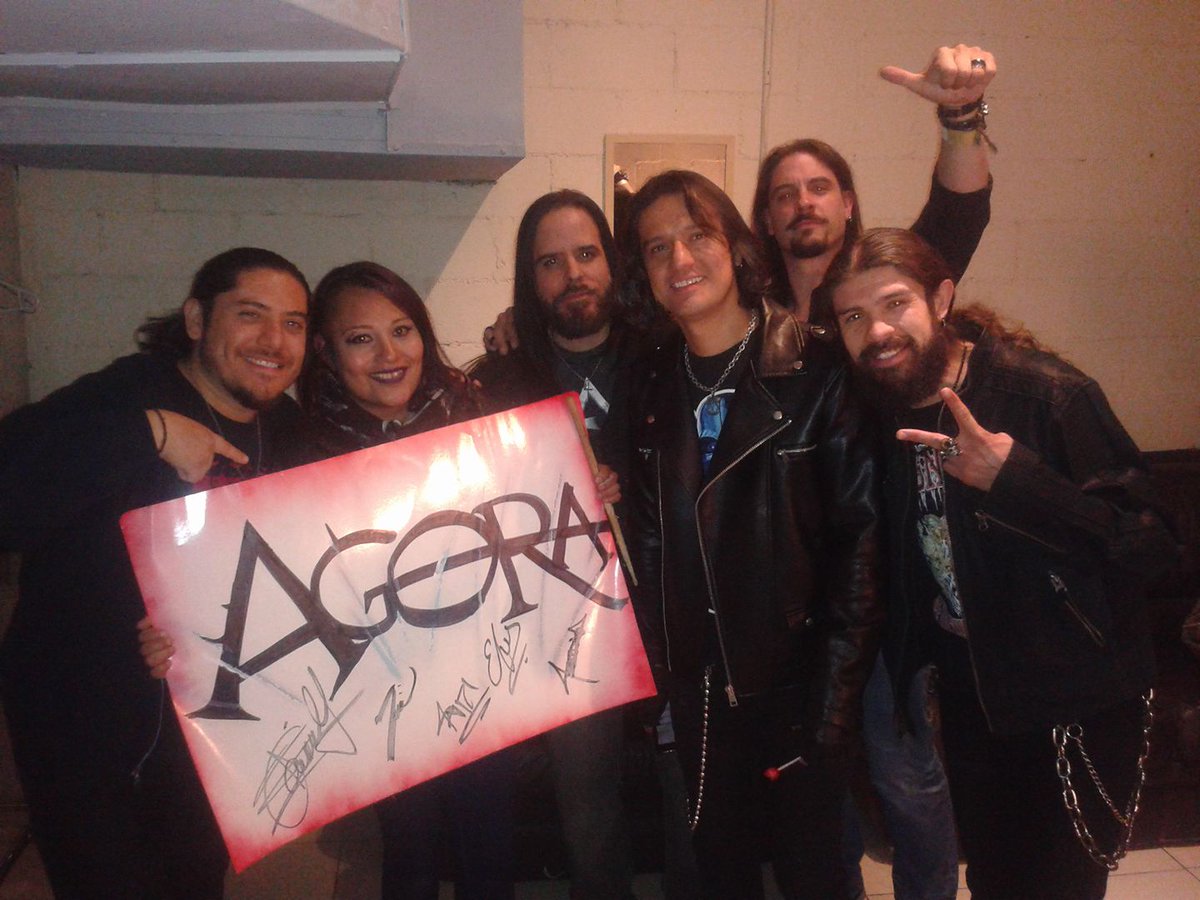 moshpitmx's tweet photo. Ayer en el #Moshprog con @AGORAoficial en firma de autógrafos ¡GRACIAS A TODOS POR ASISTIR! https://t.co/rvZpvgozA2