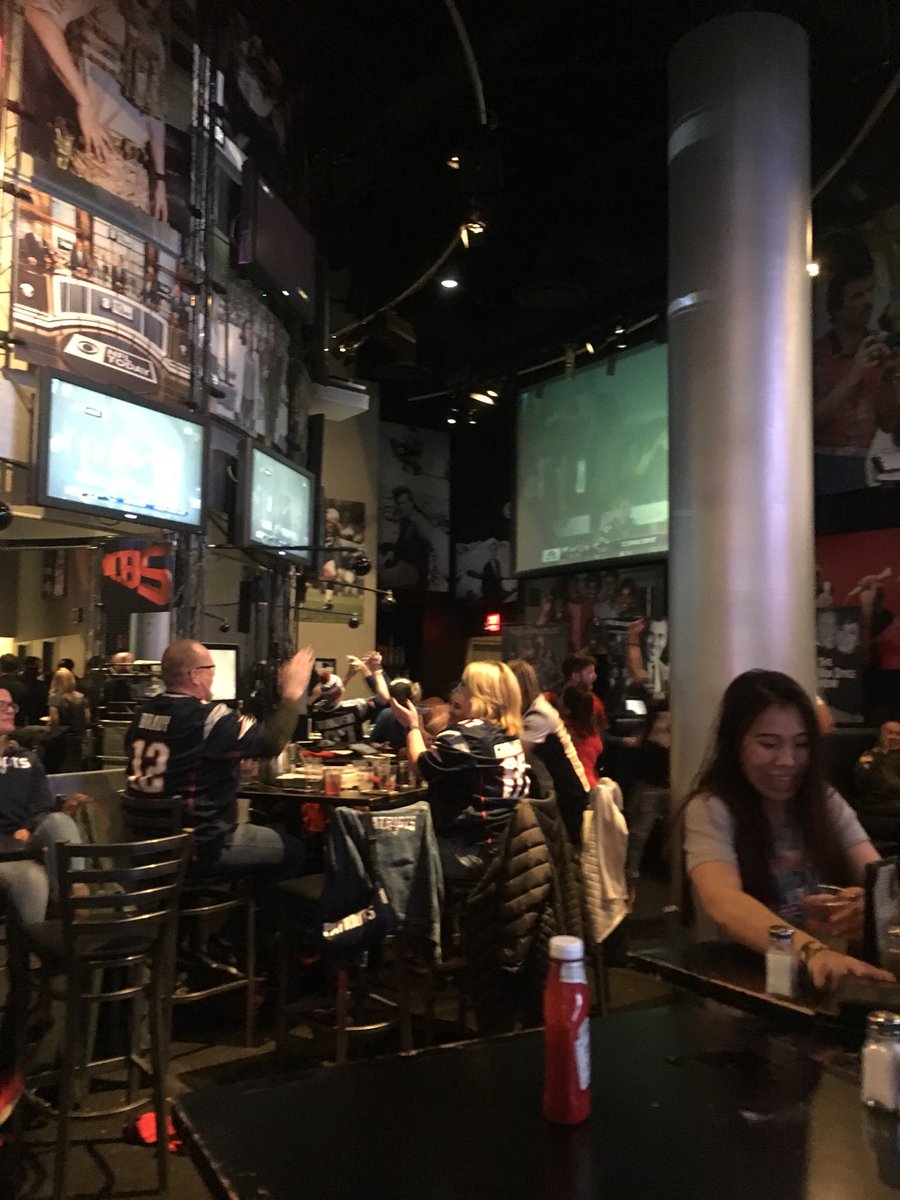 KatieBraceNews's tweet photo. And the crowd goes wild #cbsscene #patriots #wbz #touchdown https://t.co/NCBjX5PMdV