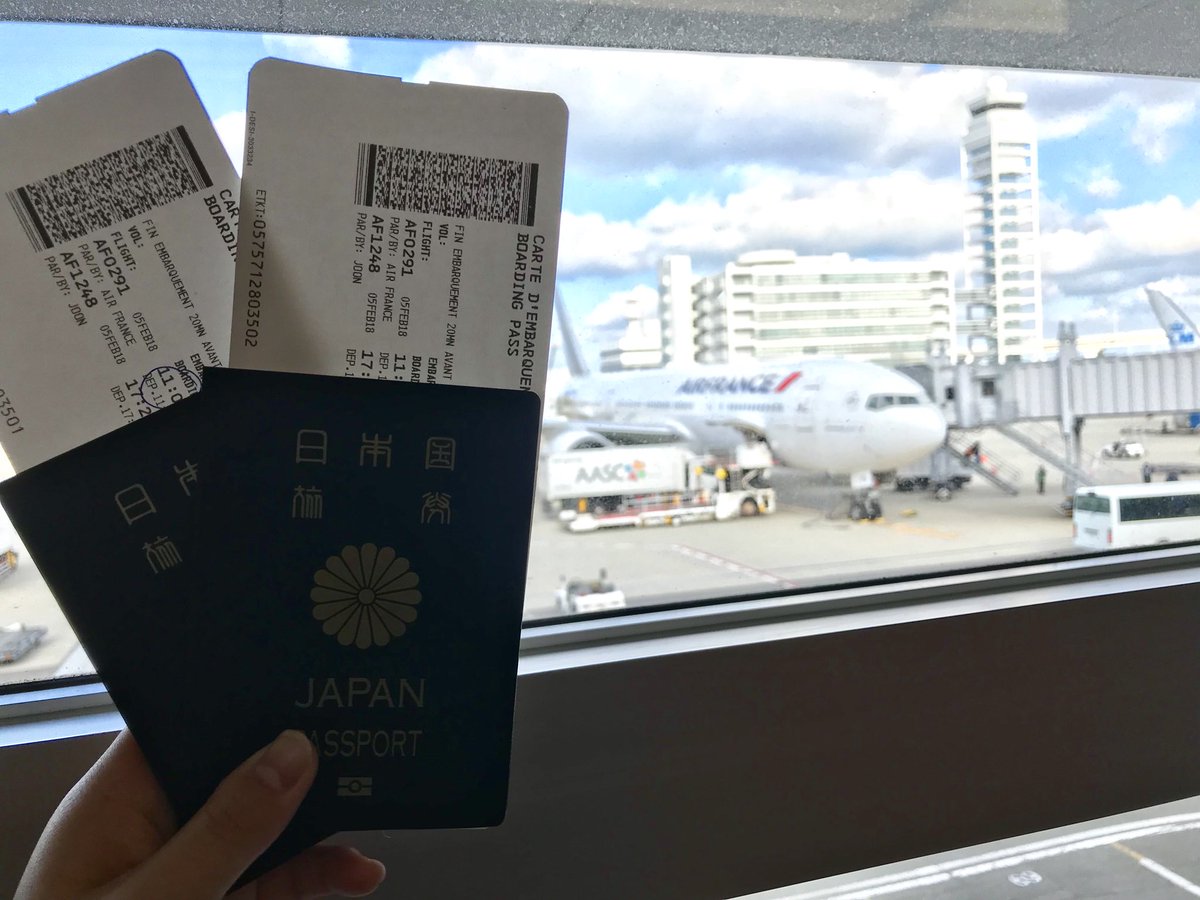 しゅ 花柄 スペインとフランス ひとまずパリに着いたよ 飛行機遅れとるけど 乗り継いでバルセロナ いってきます٩ ᐖ ᐛ ۶