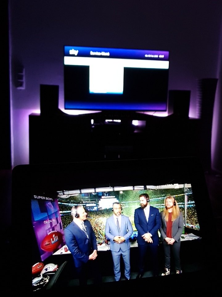 beatcrusheroffi's tweet photo. Wenn der Reciver ausfällt wegen Aktualisierung und du das letzte Quarter auf dem IPad schauen musst. Und dann so ein unfassbares Spiel siehst. Unbezahlbar. #ranSB52 #ranNFLsuechtig #ranNFL #SBLII 🏈🏈🏈🏈❤❤👌 @ProSieben @ransport @Icke41 @EsumePatrick @stecker_jan https://t.co/5RVfxdH8Re