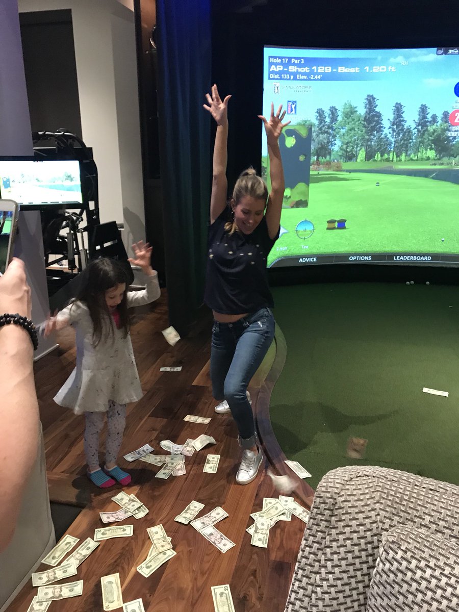 hoopgroupclt's tweet photo. @missjfish wins the super bowl pool$$$$$ https://t.co/9jcDWsfDaI