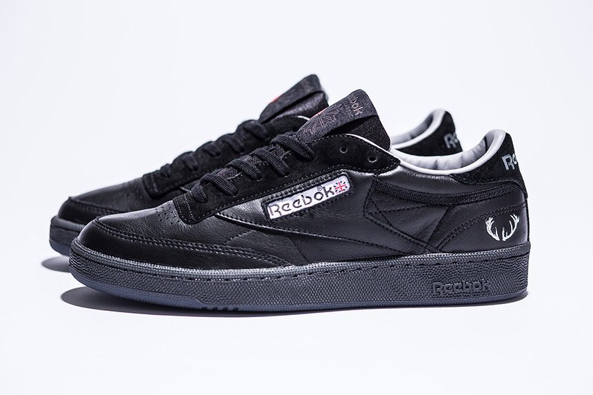 BY_KUMAMOTO's tweet photo. 【MENS】〈Reebok〉x〈VAINL ARCHIVE〉
コート系のスニーカーの中でも、独特のいなたさを醸し出すCLUB-C
今回、コラボアイテムとして
ヒールに＜VAINL ARCHIVE＞の頭文字Vをイメージし施した鹿の角の刺繍も雰囲気抜群です
12,000円(+tax) https://t.co/0bQcRMP4AS