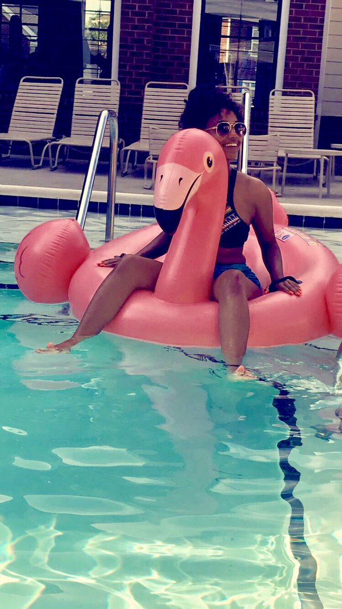 Taylorr__Mariee's tweet photo. Guess I’ll give it a try 🤷🏽‍♀️ #Blackwomensmiling https://t.co/JZVIqqCk7D