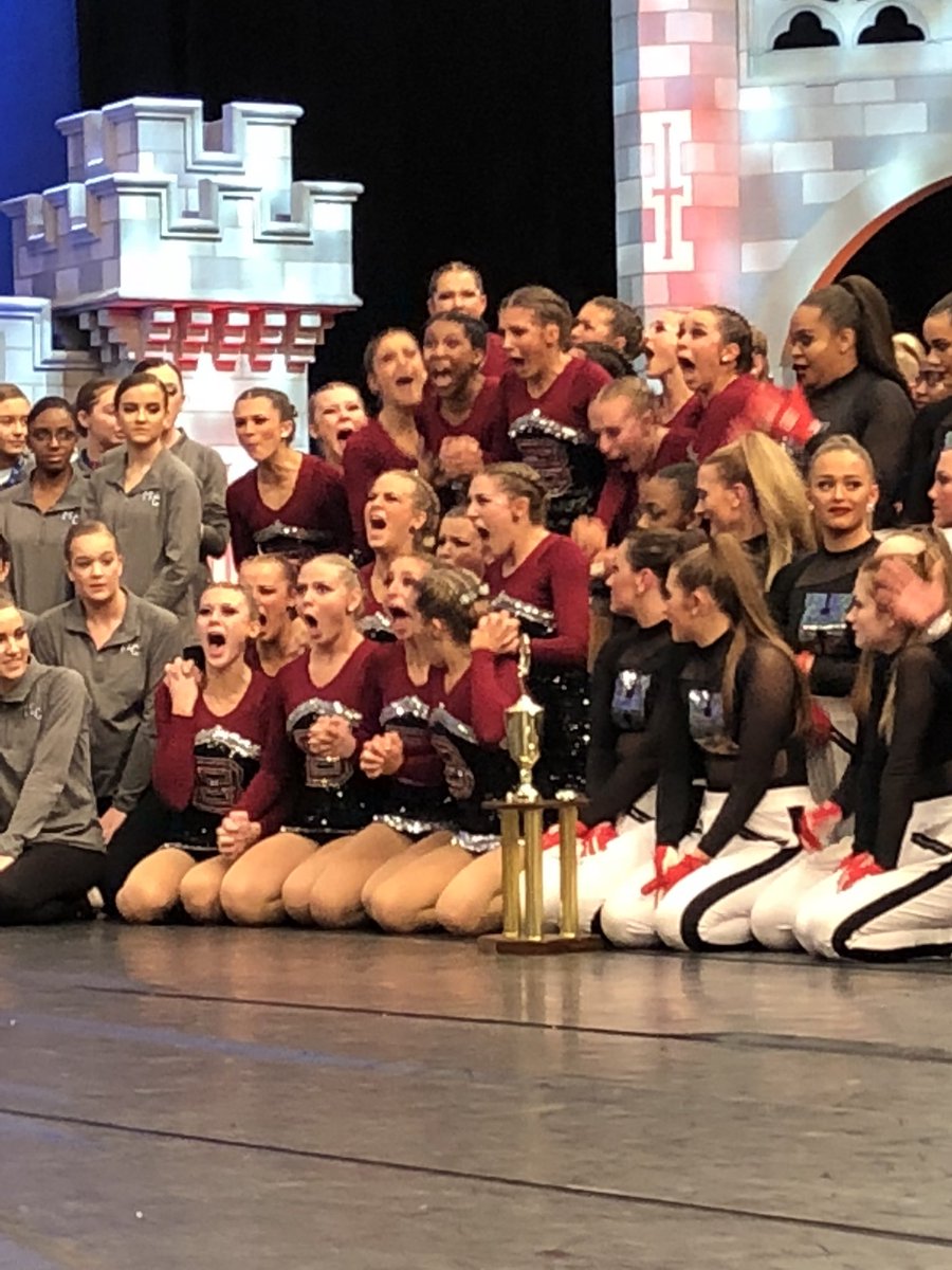 UDAnews's tweet photo. Congratulations to the 2018 National Champion in Large Varsity Pom, Bearden High School! #UDAnationals https://t.co/x6qemdUP5f