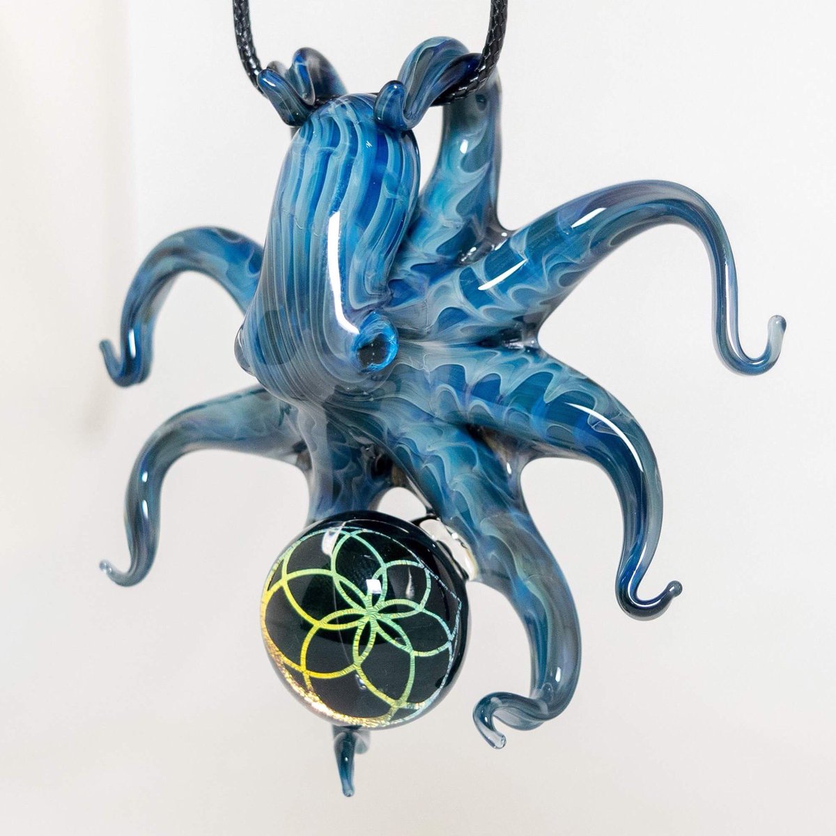 AnimalGlasswrks's tweet photo. Some more of my newer creations #glass art #art #octopusSculpture #octopus #octopuspendant https://t.co/aQziWf8b5S