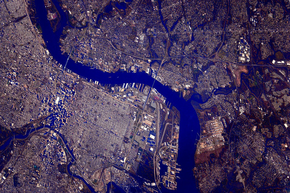 StationCDRKelly's tweet photo. #Teamwork makes the dream work! Congratulations @Eagles on your #SuperBowl win! #Philadelphia enjoy your new trophy. Great game, @Patriots! #SuperBowlLII https://t.co/c09pci2Jkr