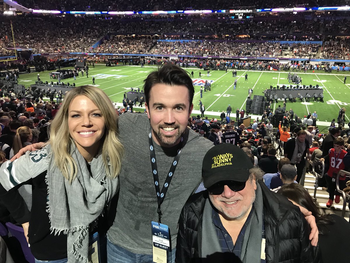 SBNation's tweet photo. "The gang wins the Super Bowl"

(📷: @RMcElhenney) https://t.co/CiXt5I7GoF