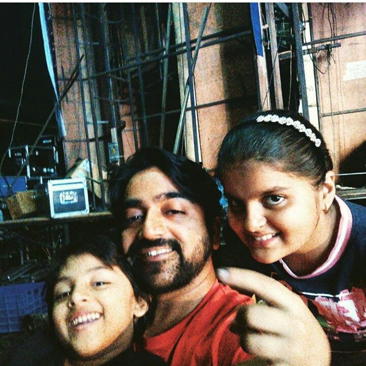 EramZaya's tweet photo. #beingblahblah_events 
@imvansh 
#bestdramebaaz cz vo to bachpan se cute h 😘😘😍 https://t.co/aqnWsRzpaQ