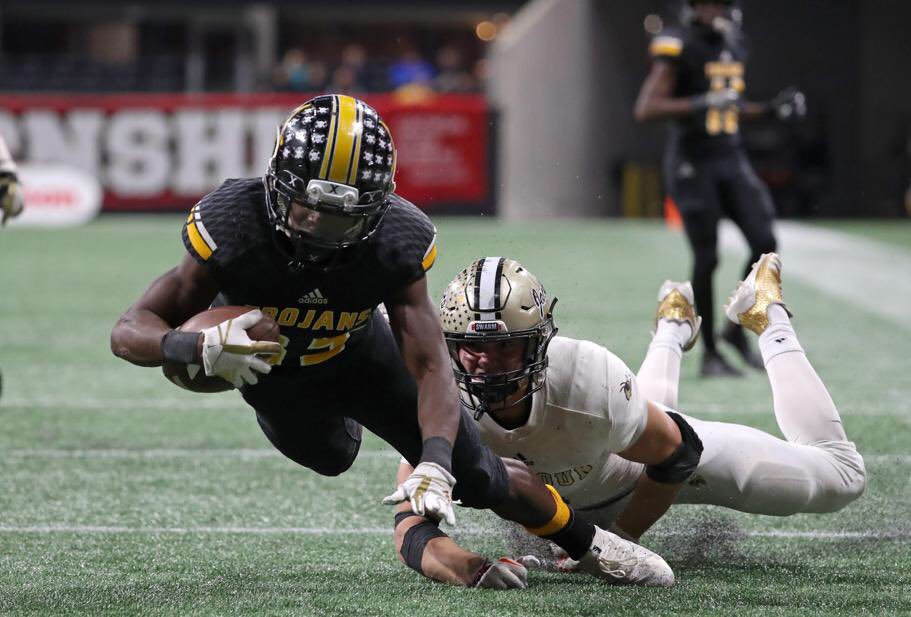 LoganMBooker's tweet photo. If this was a catch (and it was indeed a catch) then so was Peach County’s catch in the #GHSA State Championship Game.
 ¯\_(ツ)_/¯ https://t.co/VXtdOgA71K