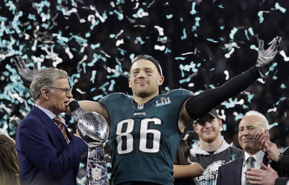 brgridiron's tweet photo. It’s good to be an Ertz.

@julieertz: World Cup champ 🏆
@ZERTZ_86: Super Bowl champ🏆 https://t.co/4n1Yeyr3IK