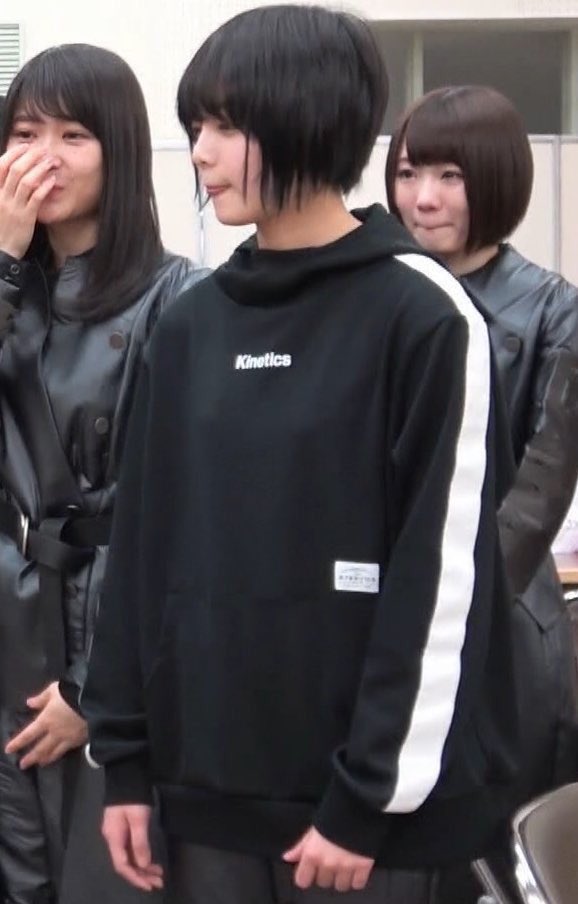深瀬と平手の着てる服が一緒 これ 欲しい 100円ぐらいするのかぁ あと 欅坂の6枚目シングルのセンターは平手だって おめでとう セカオワ 欅坂6thシングル 深瀬 平手友梨奈 T Co Kcyyju94bm Twitter