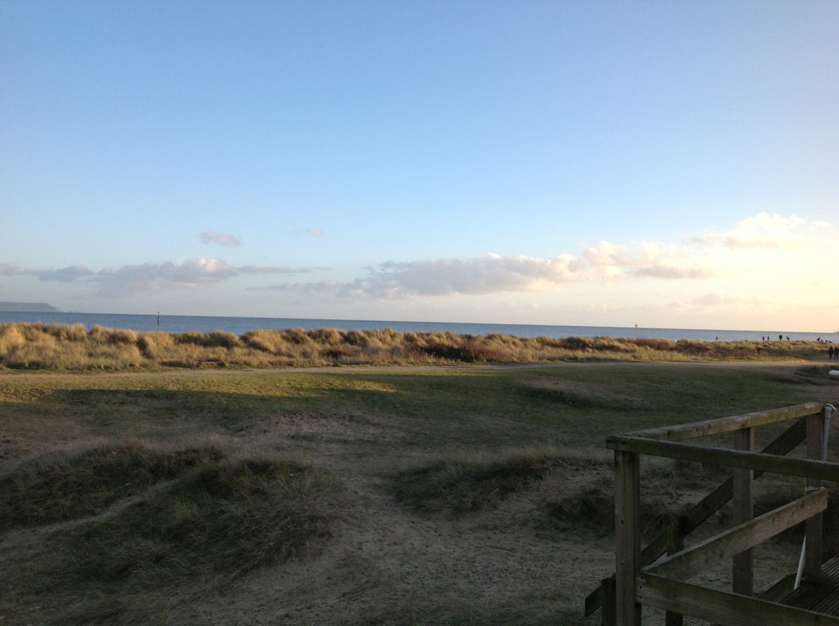 Denisons's tweet photo. SOLD within 24 hours of marketing
Asking price: £275,000
#Mudeford #BeachHut #Dorset https://t.co/iJoyr2Wrvv