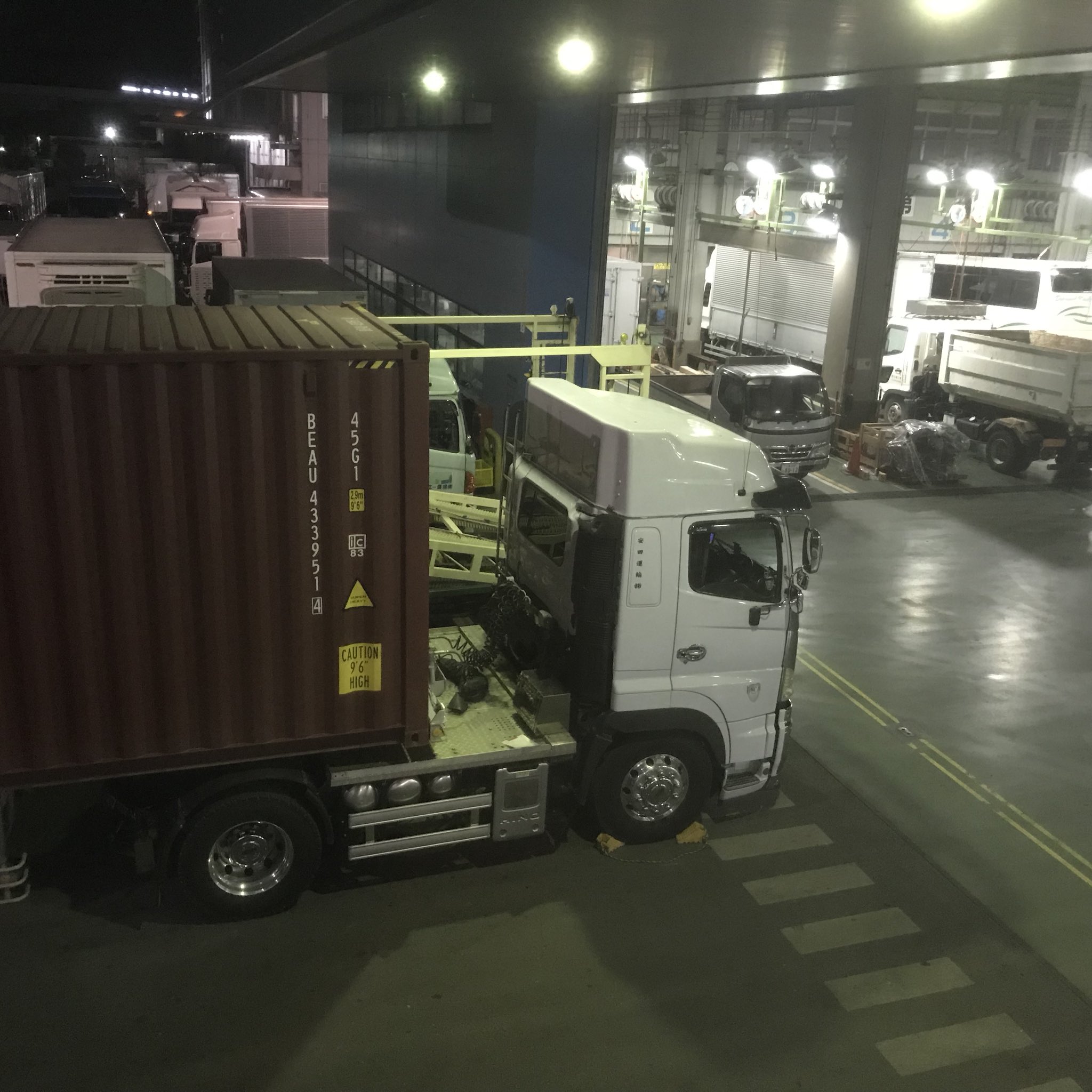 ガンバちゃん Ta パワハラを受け 精神崩壊 無理矢理退職願を書かされて 現在失業中 家庭は崩壊 エンジン系統異常なので東京 日野自動車大宮支店で修理 Hino グランドプロフィア