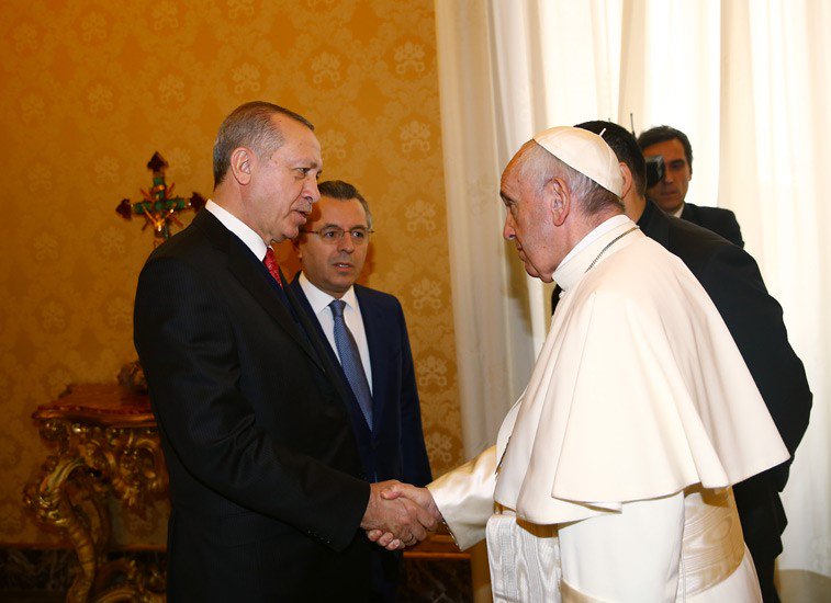 tcbestepe's tweet photo. Cumhurbaşkanı Erdoğan, Vatikan Apostol Sarayında https://t.co/mJy4JpREYK https://t.co/U97vJJrfwJ