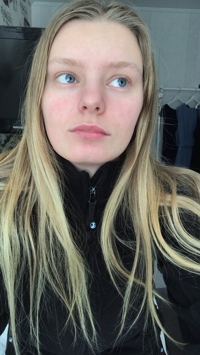 louiserundberg's tweet photo. Kontrasterna av mina bästa kompisars liv just nu och mitt :) likblek iklädd en fleece:) https://t.co/Y1Cadjks3F