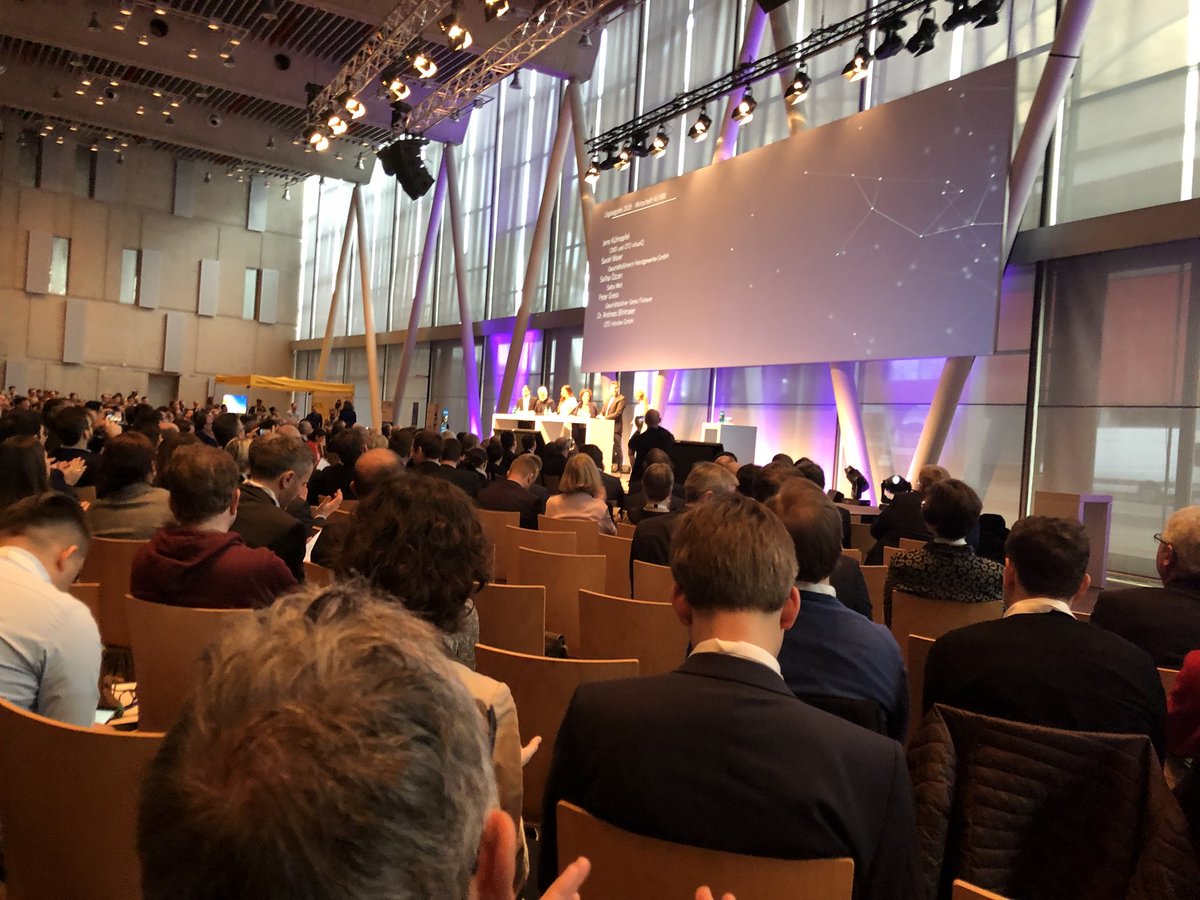 RedmannKatrin's tweet image. #Digitalgipfel2018 @SAPNextGen @hybridairplane great discussion with #robodev #sallyswelt #virtualQ