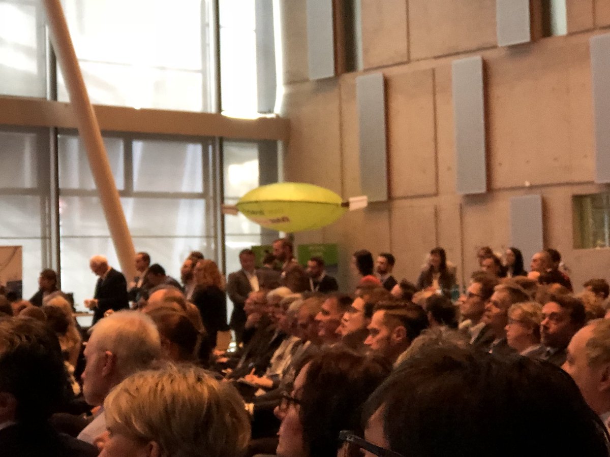 RedmannKatrin's tweet image. #Digitalgipfel2018 @SAPNextGen @hybridairplane great discussion with #robodev #sallyswelt #virtualQ