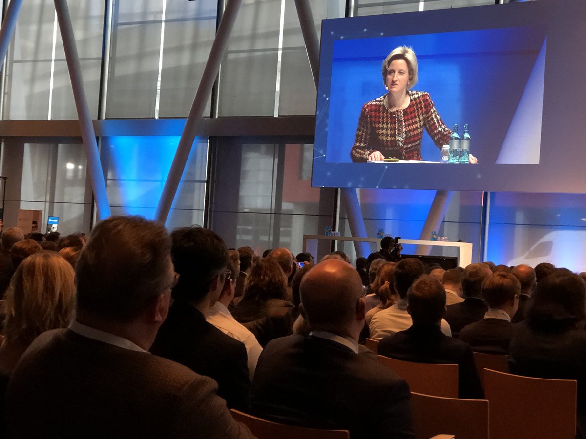 RedmannKatrin's tweet image. #Digitalgipfel2018 @SAPNextGen @hybridairplane great discussion with #robodev #sallyswelt #virtualQ