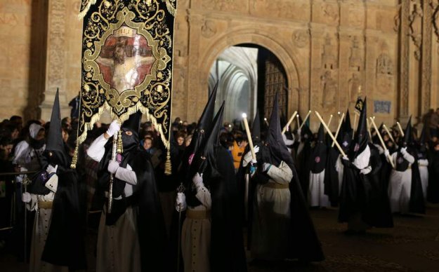 ¡Viste el hábito de la Hermandad! 🕯️ Ilumina nuestro camino de Pasión, de Buena Muerte, de Piedad y de Esperanza.

Toda la información sobre el hábito de Hermanos de Cirio, aquí: hermandaddominicana.org/madrugada/naza…