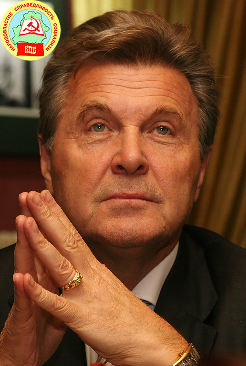 #КПБ #СССР #советскийсоюз #коммунист #Лещенко #Левлещенко 
Лев Валерья́нович Ле́щенко 

👉советский и российский эстрадный певец (баритон). 
👉Народный артист РСФСР (1983). 
👉Полный кавалер ордена «За заслуги перед Отечеством».

Подробнее: vk.cc/7FZ5PC