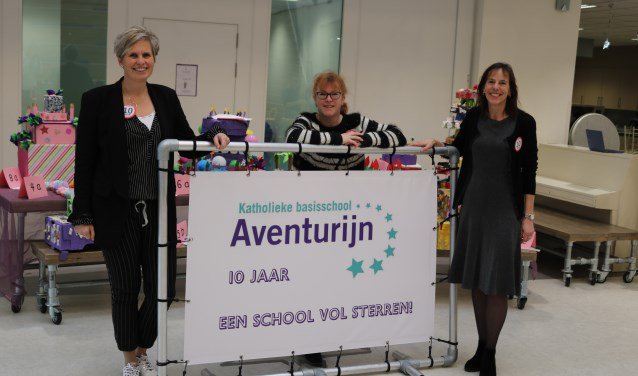 Aventurijn viert jubileum Houten Basisschool Aventurijn bestaat tien jaar. Afgelopen donderdag en vrijdag werd dit uitgebreid gevierd met leerkrachten, leerlingen én ouders. ,,We betrekken alle drie... twib.in/l/r5KBoxGkrpoE