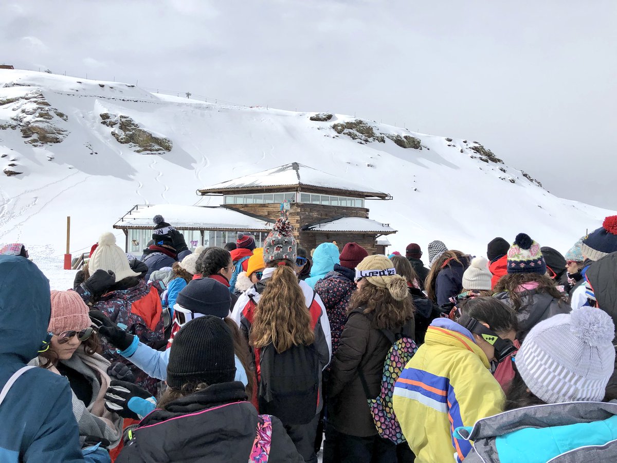 SAFASanLuis's tweet photo. Otro día lleno de vivencias y buenas experiencias. Compartiendo el frío de la nieve y el calor de la amistad. #viaje4ESO #safasanluis #SierraNevada #Granada #dxtsafa https://t.co/1Q7qqEk2wB