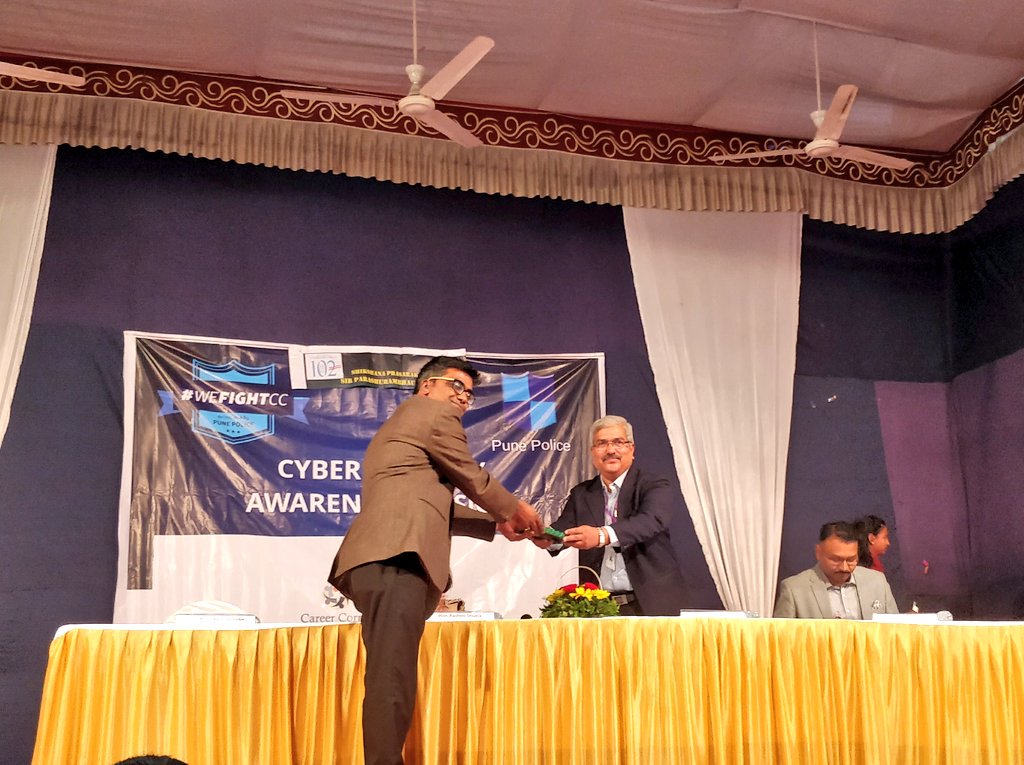 wefightcc's tweet photo. SP College team felicitating @PuneCityPolice and #CyberCrime team at the event. #WeFightCC https://t.co/qbF2UIr1tN