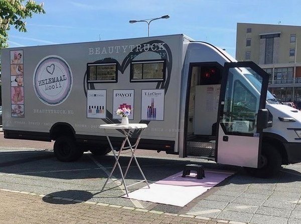 Een bijzonder #feestje voor jou en je #vriendinnen is dit #beautyfeestje van #Beautytruck <a href="/Helemaalmooii/">BEAUTYTRUCK</a>! De #truck komt namelijk bij jou thuis voor de deur voor een spetterend #meidenfeest! > ow.ly/AUpn30ib78X