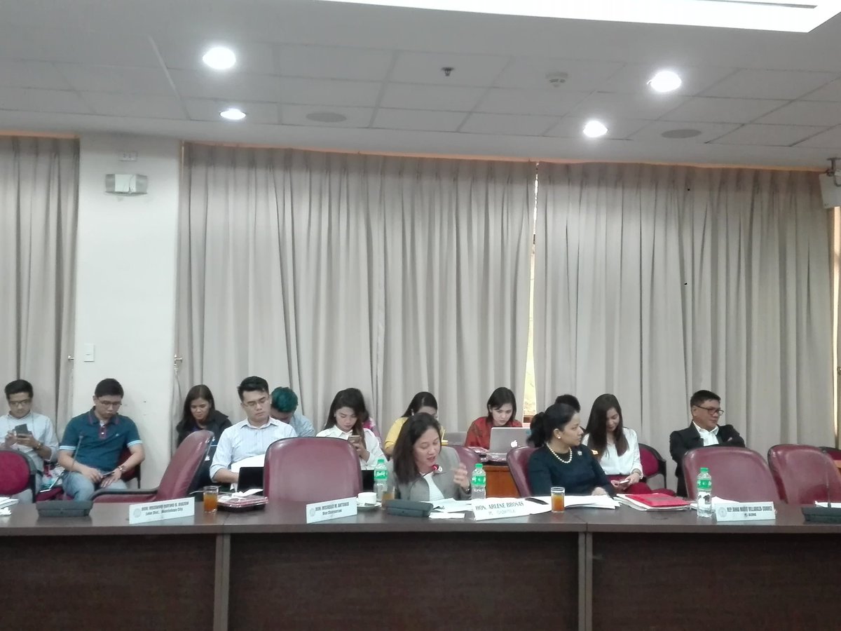 GabrielaWomenPL's tweet photo. ATM: Gabriela Rep. Arlene Brosas raises questions to health officials, Sanofi executives regarding #Dengvaxia mess.

"It is grossly irresponsible both at the scientific and moral grounds to rush a vaccination program without an independent review of the vaccine's effectivity." https://t.co/omATNh1Hue