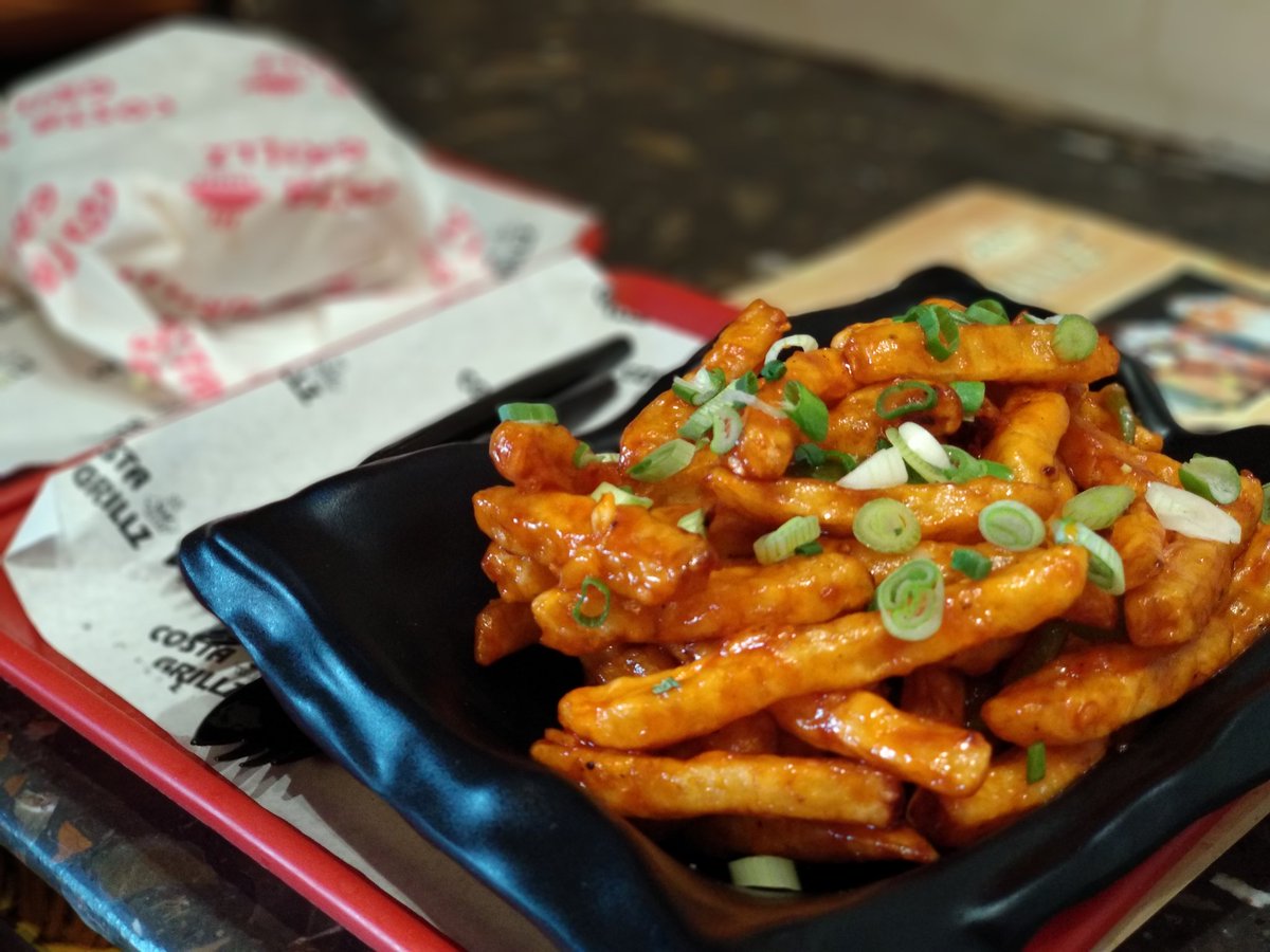 BuzzingFork's tweet photo. @costa_grillz serves scrumptious chilli potatoes. It costs just Rs 70/plate!Can you beat this?

https://t.co/vxMYOwG84Q 

#glowingthoughts #photooftheday #foodblogger #food #foodislife #blog #blogger #bloggerstribe #sodelhi #dfordelhi #lbbdelhi  #MondayMotivaton #MondayBlogs https://t.co/eKQuF3brkl