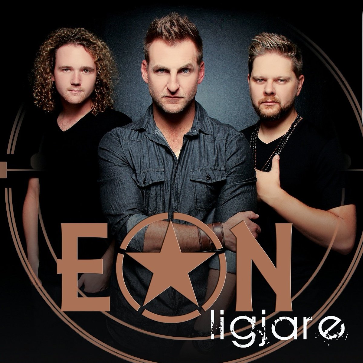 <a href="/luisterfm/">Luister.FM</a> Dankie dat julle #Ligjare speel ons is baie dankbaar #EonGaanWild <a href="/TheMarketingZoo/">The Marketing Zoo</a> <a href="/Legatoartists/">LegatoRecords</a> <a href="/NvR_Management/">NvR Management</a>