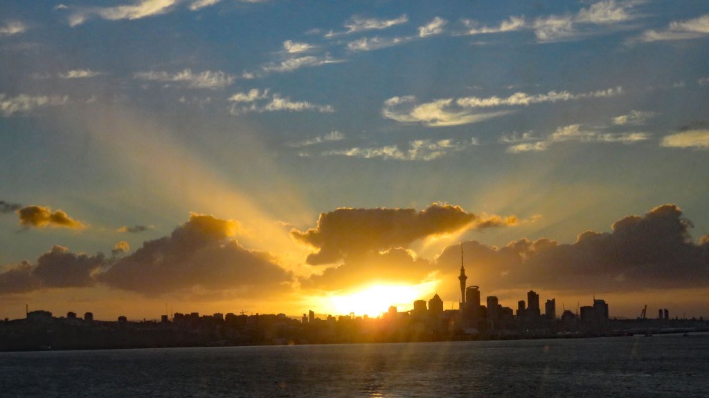 TheInsideCabin's tweet photo. Day 29 – Auckland, NZ https://t.co/oSn8QBQIQW https://t.co/vS0np8uJ6Q