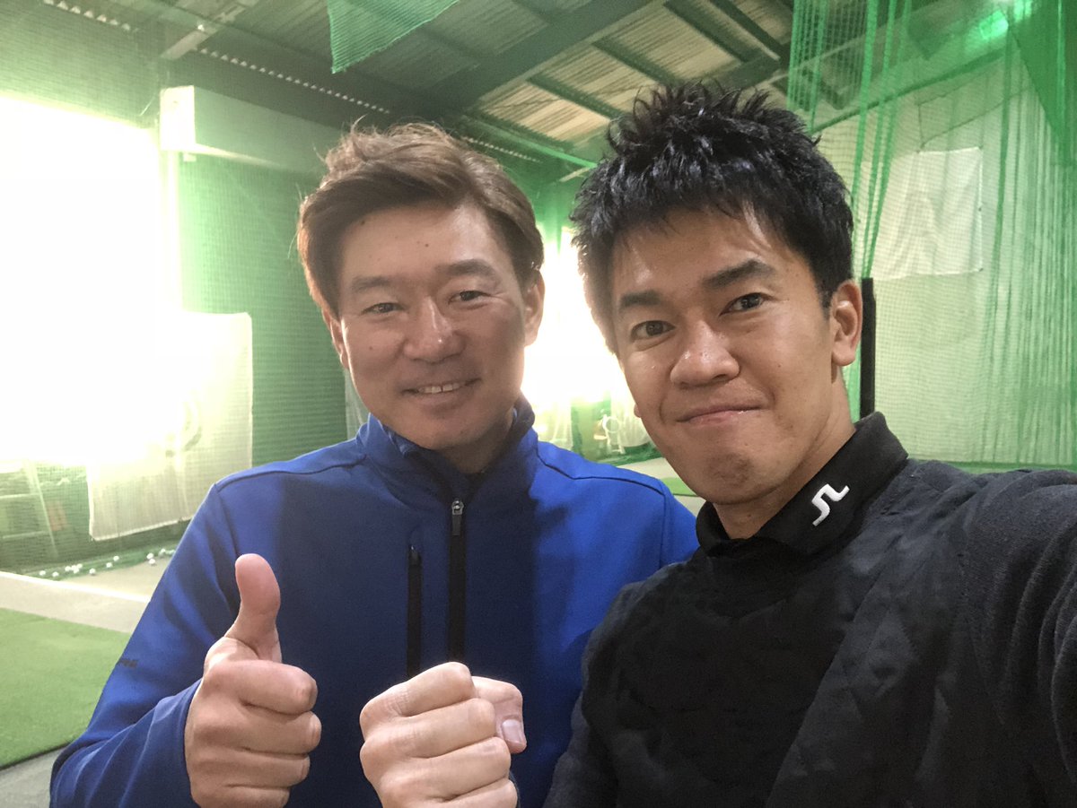 sosotakei's tweet photo. 15年来の友人でプロゴルファーの塚田好宣選手と室内でゴルフ談義。。
2人とも昔といろいろ変わったなあ。。一緒にタイ合宿してタイの屋台で飯食ったりアルパインでラウンドしたの懐かしい。。 https://t.co/nrO1bWBxFF