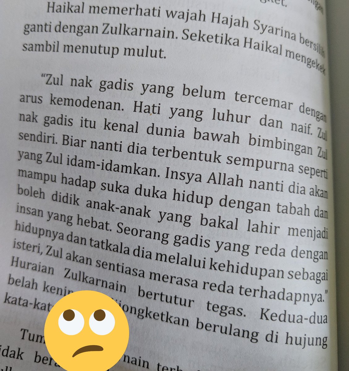 witherthorne's tweet photo. I picked up a random Malay romance book because it was cheap, come across this paragraph and I am almost tempted to put this in the recycle stack. https://t.co/47RkGsxFe9