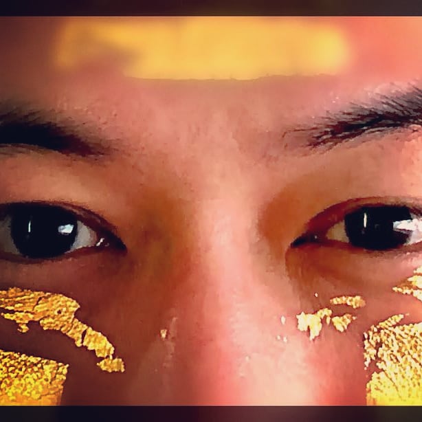 SAMMULtheKFC's tweet photo. Please call me gold gold chan/chan kim kim/Chen Jin Jin

LiKe this 24-karat #gold leaf sheet #mask pretty much.

Oh right this is not an Ad. &amp; I'm not #KOL 🙅🏻‍♂️ https://t.co/egl1jxkPgO