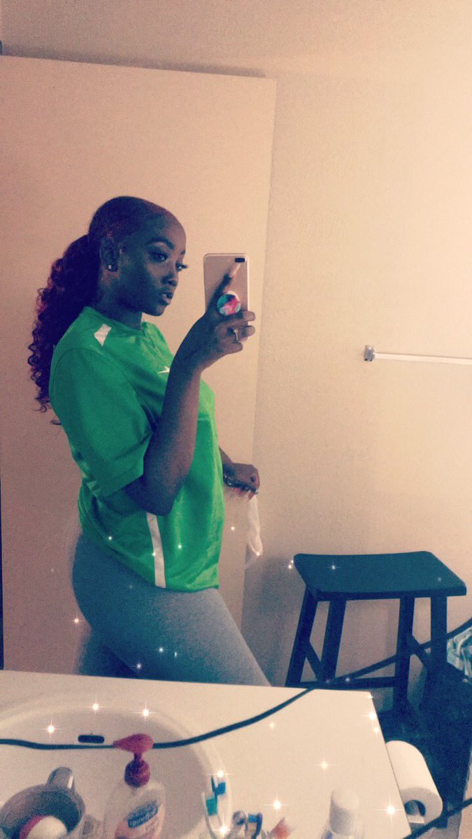 _crysspaul's tweet photo. we back like we never left #TallGirlTwitter #TallQueens 5’9 🤗 https://t.co/PRCzNgs29k