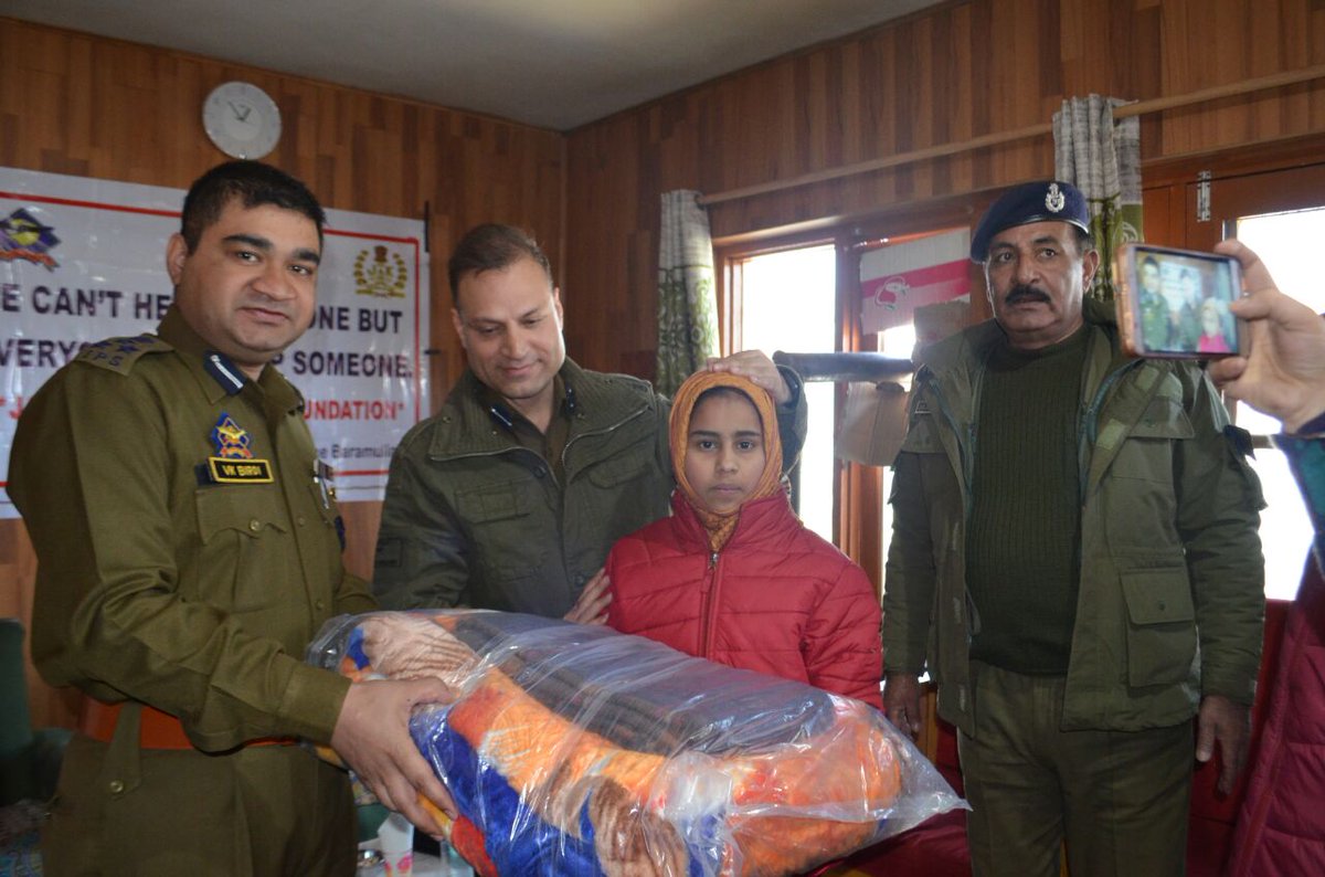 J&K Police in collaboration with uday foundation distributed blankets to inmates of MFM, Destitute Home Baramulla.