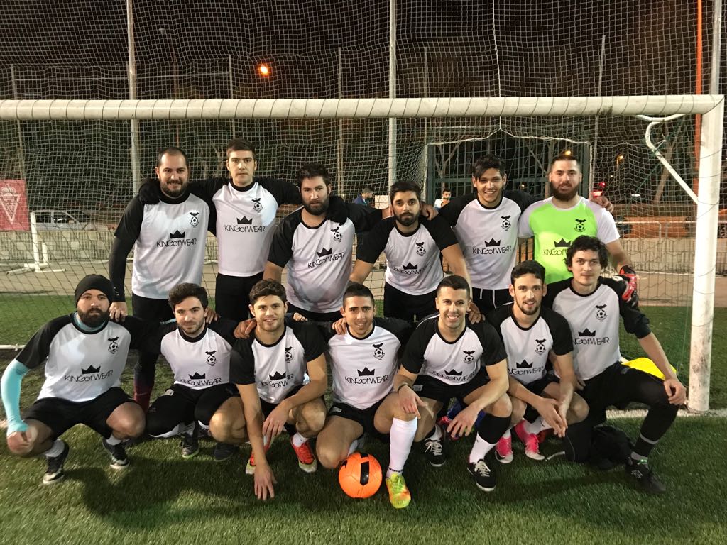 javi8pipo's tweet photo. Qué bien se duerme cuando eres campeón de la 1^division de Murcia  llevando estos colores y este murciélago. @Generaldepie_ @JCGG_1965 
Amunt @valenciacf 
Amunt @1989CF https://t.co/x1c9ovCUGk