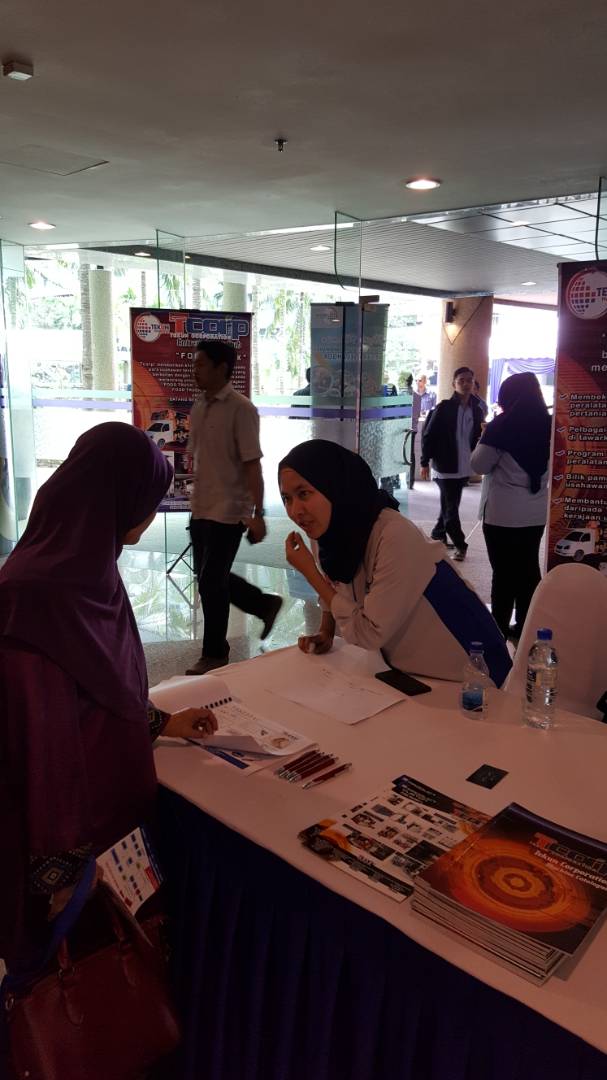 TCorpSdnBhd's tweet photo. Kami berada di dewan serbaguna Kementerian Industri Asas Tani
.
.
#TCorp 
#PakejPeralatanMesinTCorp
#KamiSediaMembantu https://t.co/gS8hM9ItkO