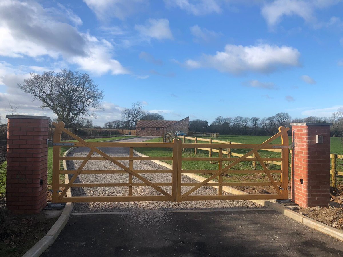 GatesGdr's tweet photo. Another week another job completed! Here’s a set of new piers and automated wooden gates with remote and keypad access for entry / exit. Drop us a DM us with your gate and door requirements! #gdrgatesanddoors #gateautomation #electricgates #bespokegates #woodengates #5bargates https://t.co/4movwweXpj
