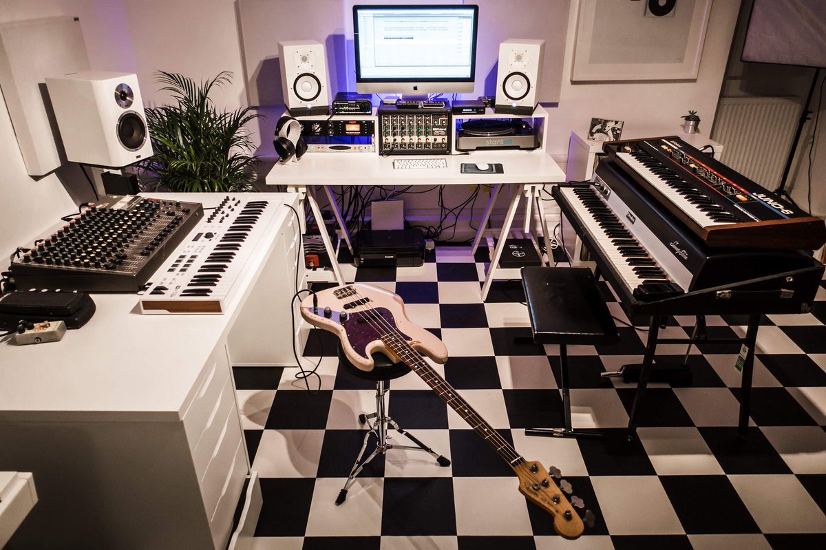 Lack Of Afro On Twitter Laying Down The Low End Today Big Ups