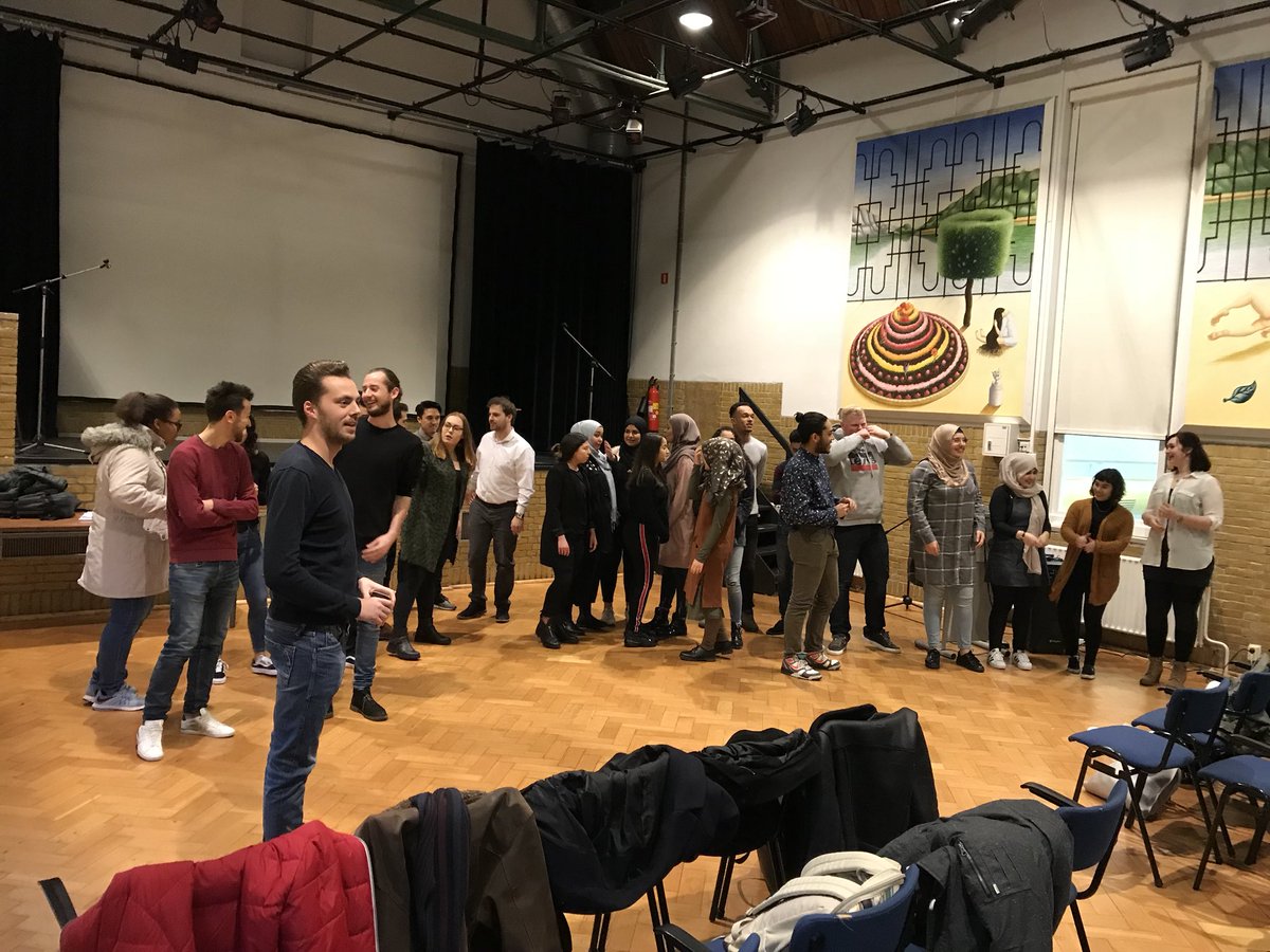 CRScheepers's tweet photo. Mentoring op Zuid #moz met studenten van @hsrotterdam en leerlingen @csgcalvijn Vreewijk Lyceum is begonnen. Spannend leuk die eerste ochtend! https://t.co/wulhp2bVlU